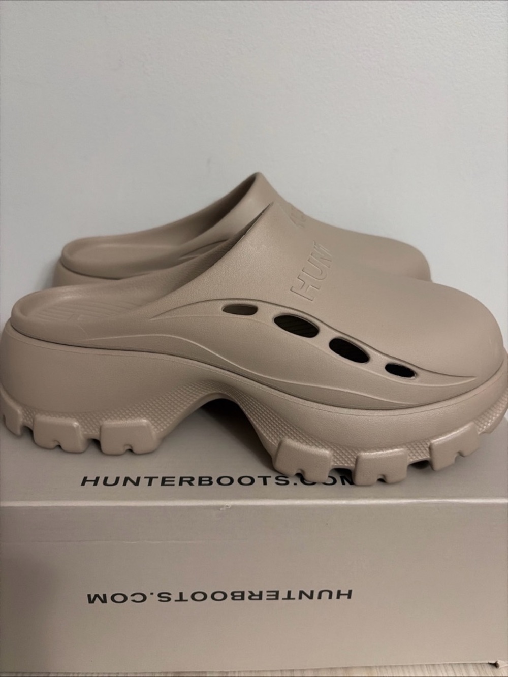 Hunter Women’s New! Bryce Slip-On Platform Clog in Taupe size 9